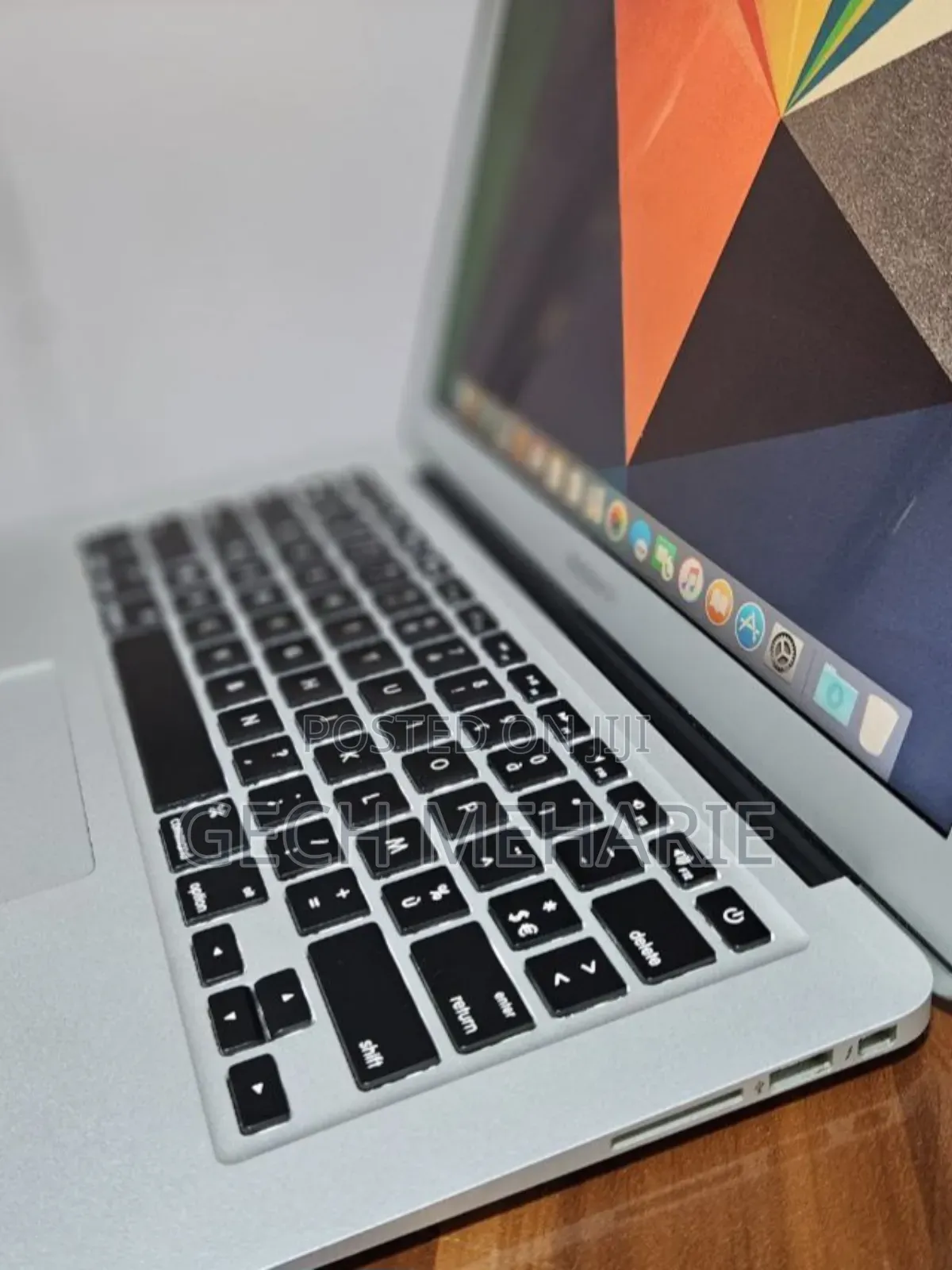 New Laptop Apple MacBook Air 2015 8GB Intel Core I5 SSD 256GB