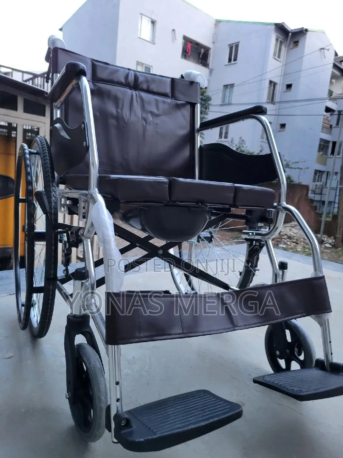 Toilet Wheelchair=Wheelchair㽣solid Rubber Wheel to Prevent Punctures.