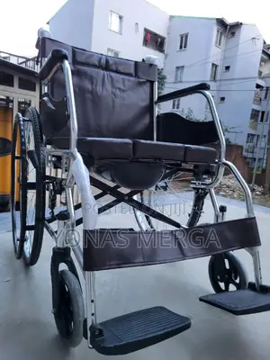 Toilet Wheelchair=Wheelchair㽣solid Rubber Wheel to Prevent Punctures.