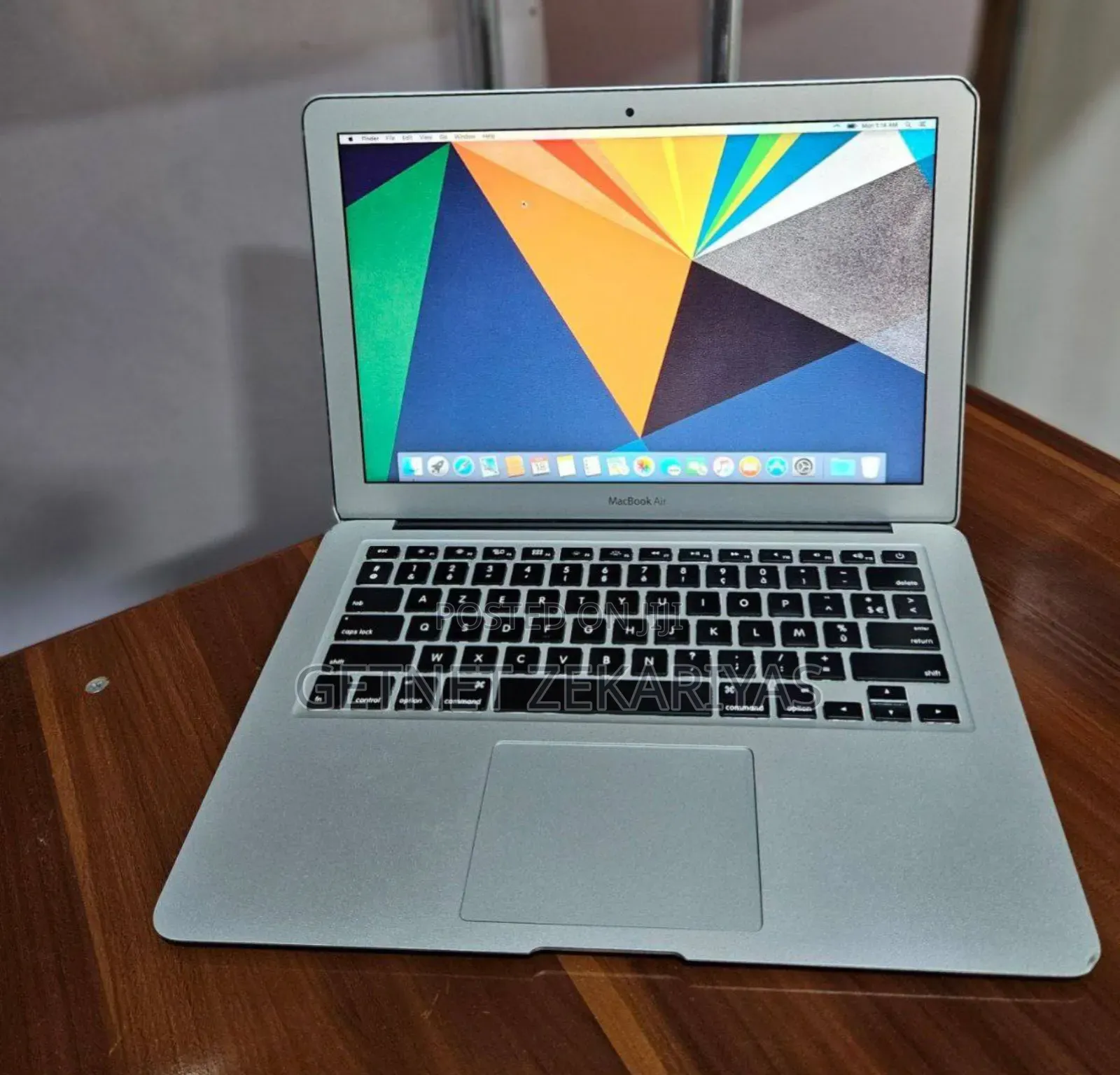 New Laptop Apple MacBook Air 2015 8GB Intel Core I5 SSD 256GB