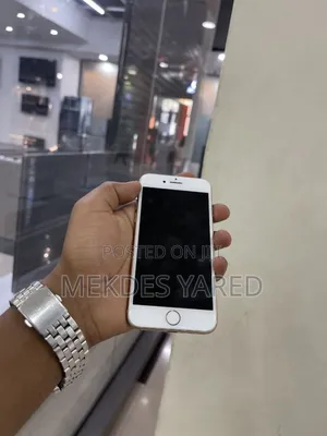 Photo - New Apple iPhone 8 64 GB Gold