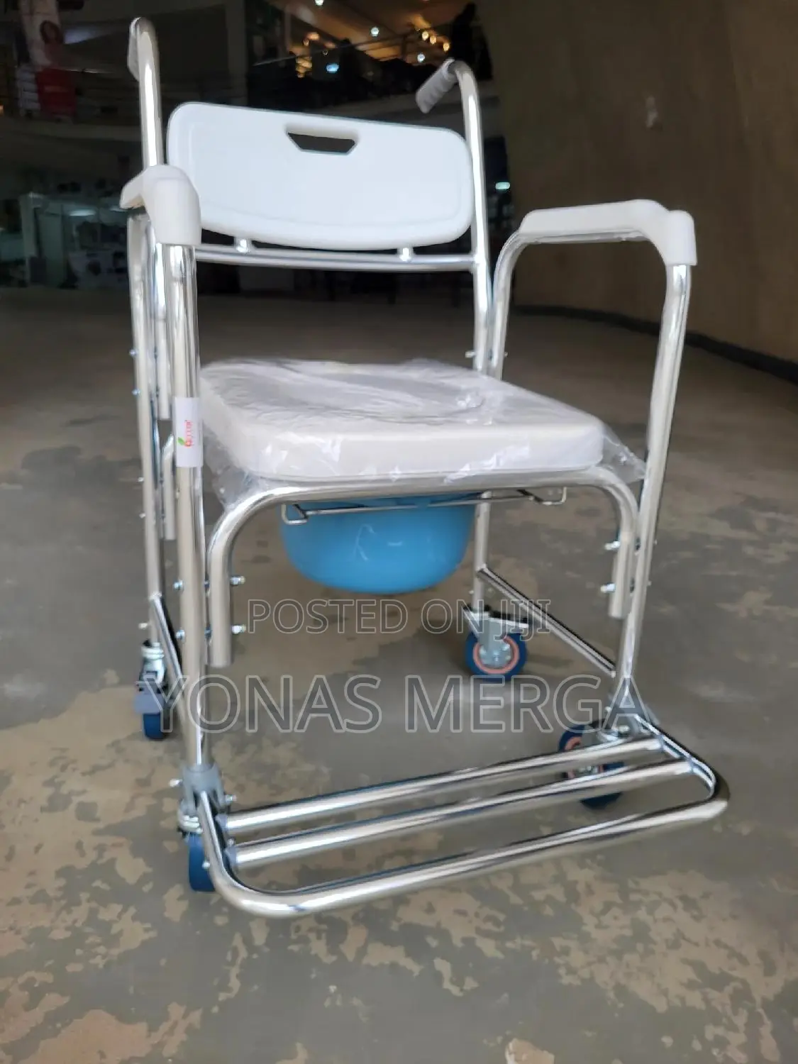 Wheele Toilet Chair咚官commodo Wheelchair頗用removable Opening in the Seat