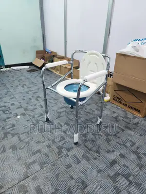 Photo - Commode Chair翹楚toilet Chair朱諾poty Chair嶋只commode Chair峻嶺poty Chair New