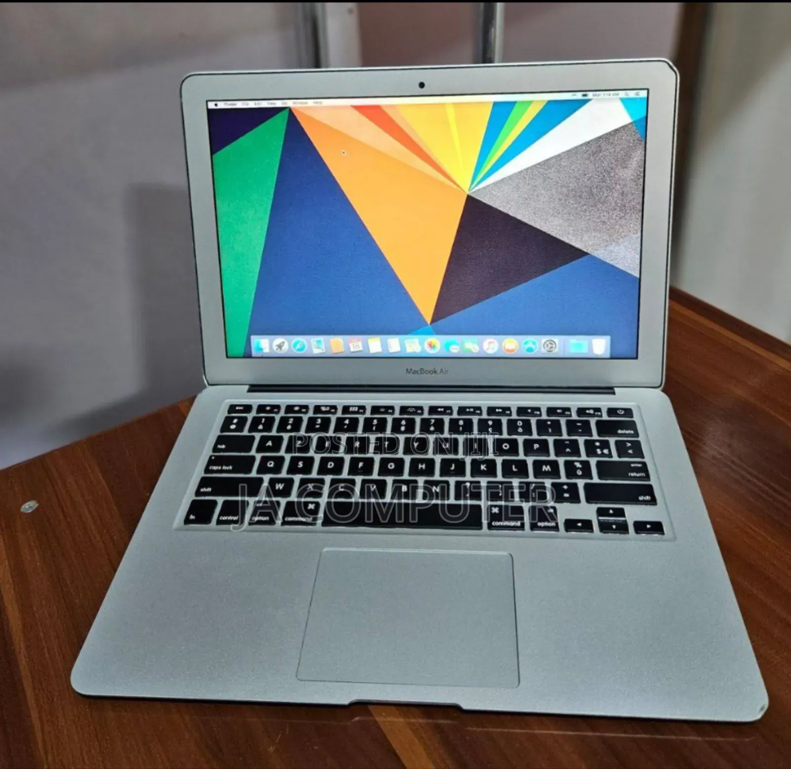 New Laptop Apple MacBook Air 2015 8GB Intel Core I5 SSD 256GB
