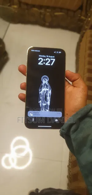 Photo - Apple iPhone 14 Pro Max 256 GB Gold