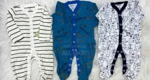 Photo - 3 Pieces New Born Baby Foot Wrapped Jumpsuit