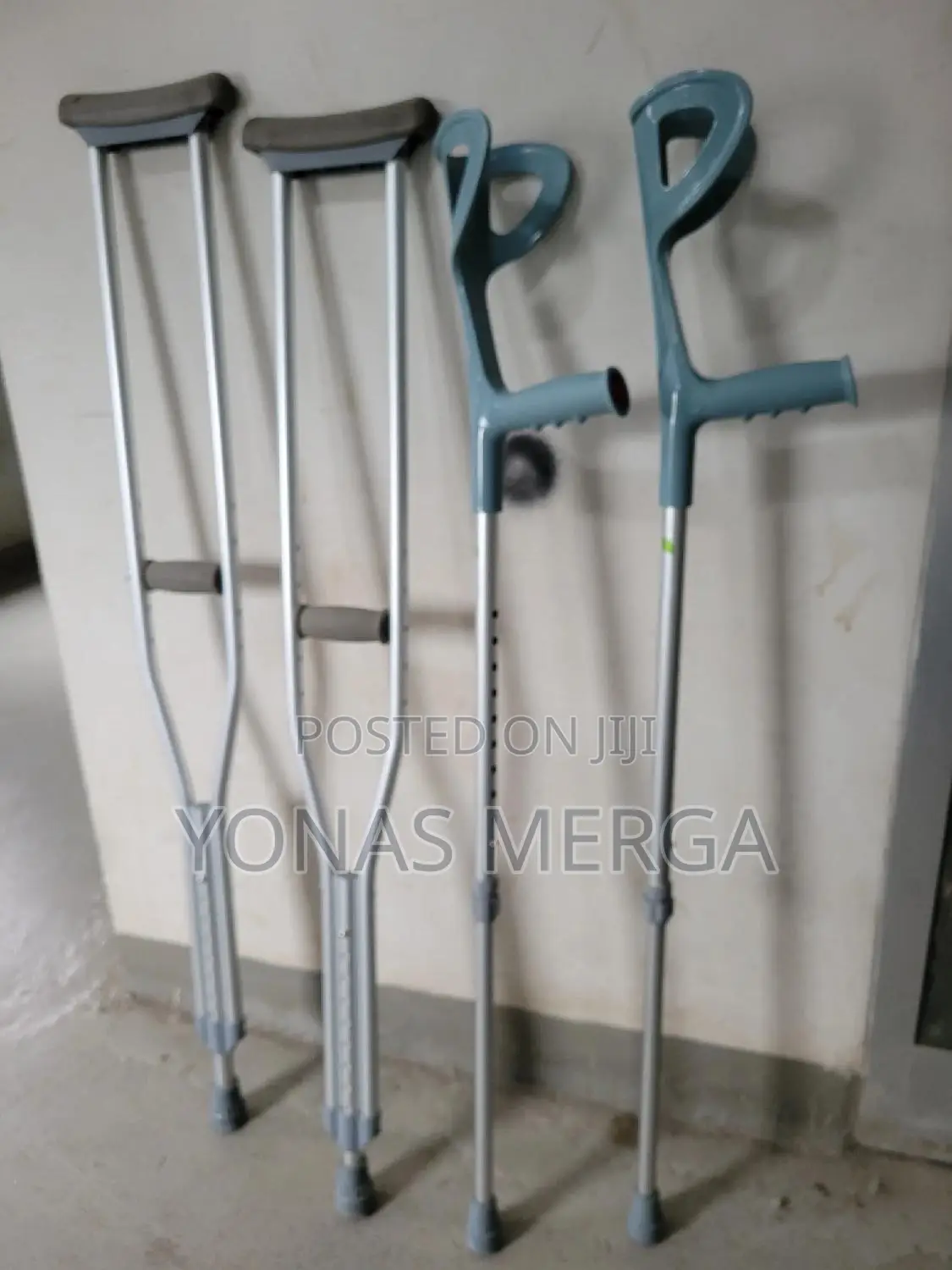 Crutches皮橢ክራንች__crutches–Includes Padded Underarm Cushions, Hand Grips