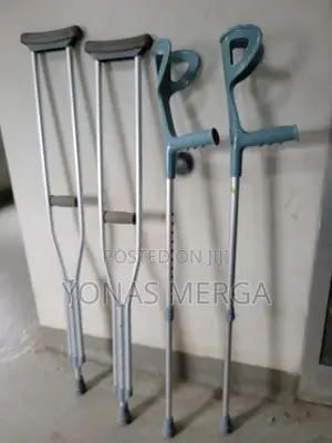 Photo - Crutches皮橢ክራንች__crutches–Includes Padded Underarm Cushions, Hand Grips