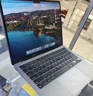 New Laptop Apple MacBook Pro 2017 16GB Intel Core i7 SSD 512GB