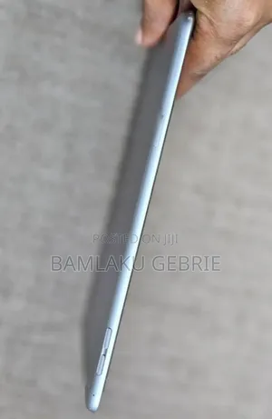 Photo - New Apple iPad mini 4 128 GB Silver