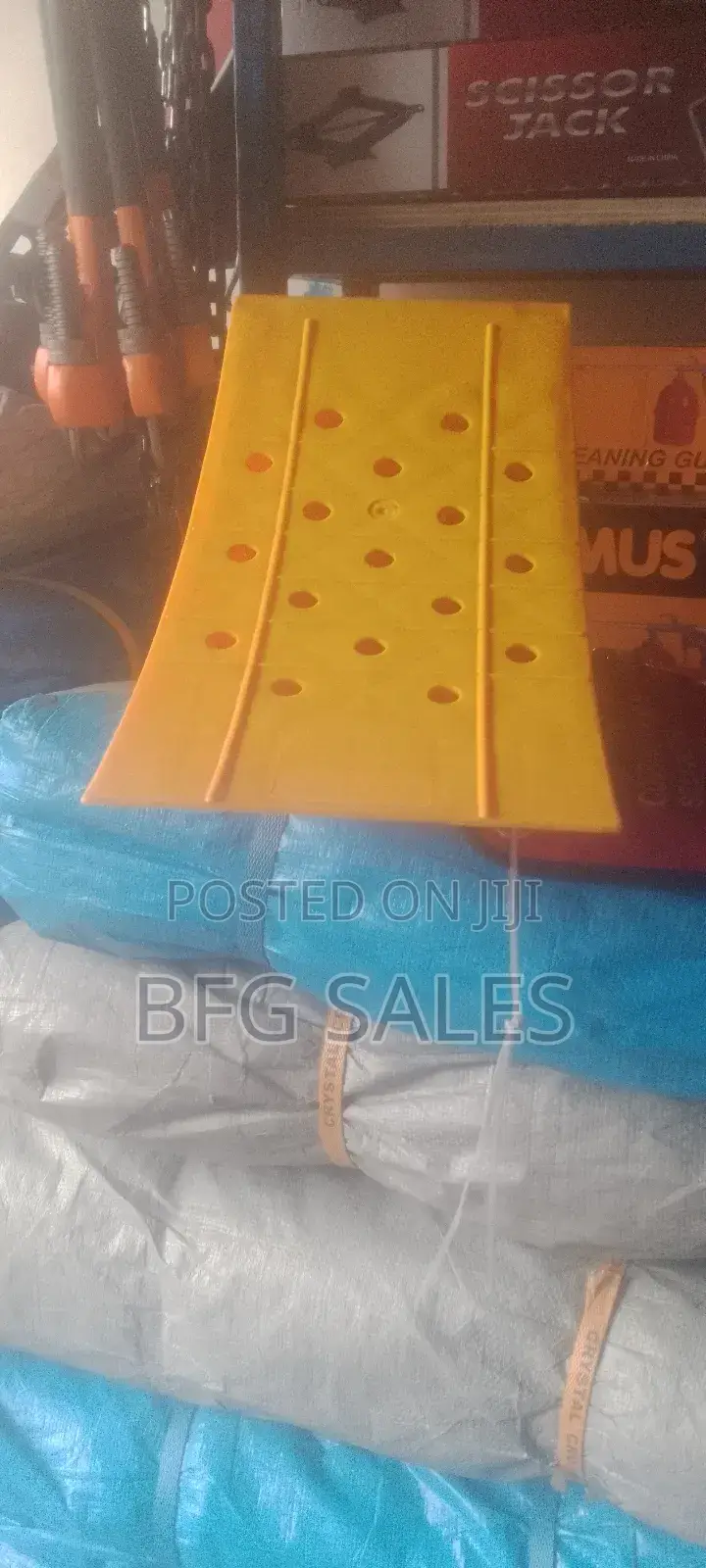 Plastic Parking Wedge (ታኮ)