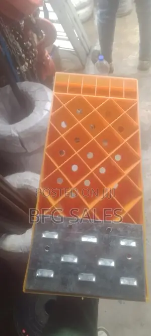 Plastic Parking Wedge (ታኮ)