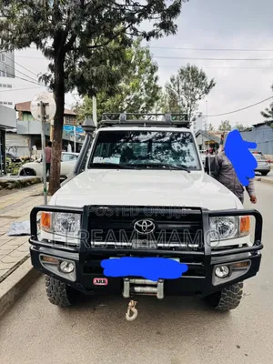 Photo - Toyota Land Cruiser 2018 White