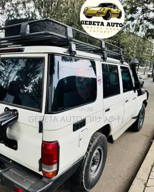 Photo - Toyota Land Cruiser 2018 White