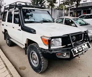 Toyota Land Cruiser 2018 White