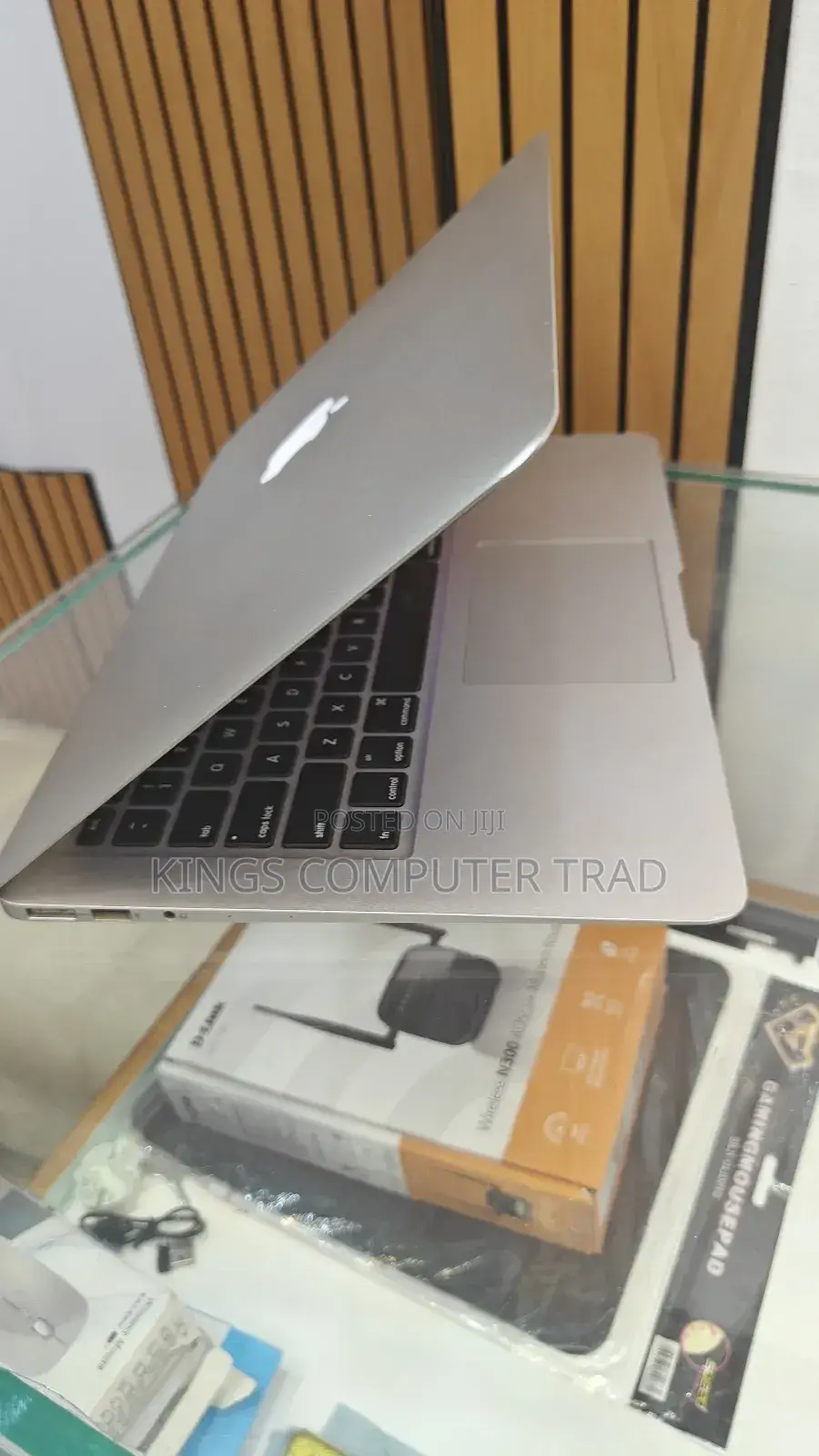 New Laptop Apple MacBook Pro 2017 8GB Intel Core I5 SSD 256GB