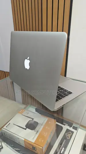 New Laptop Apple MacBook Pro 2017 8GB Intel Core I5 SSD 256GB