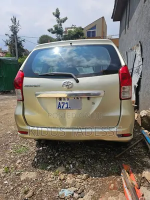 Toyota Avanza 2015 Gold