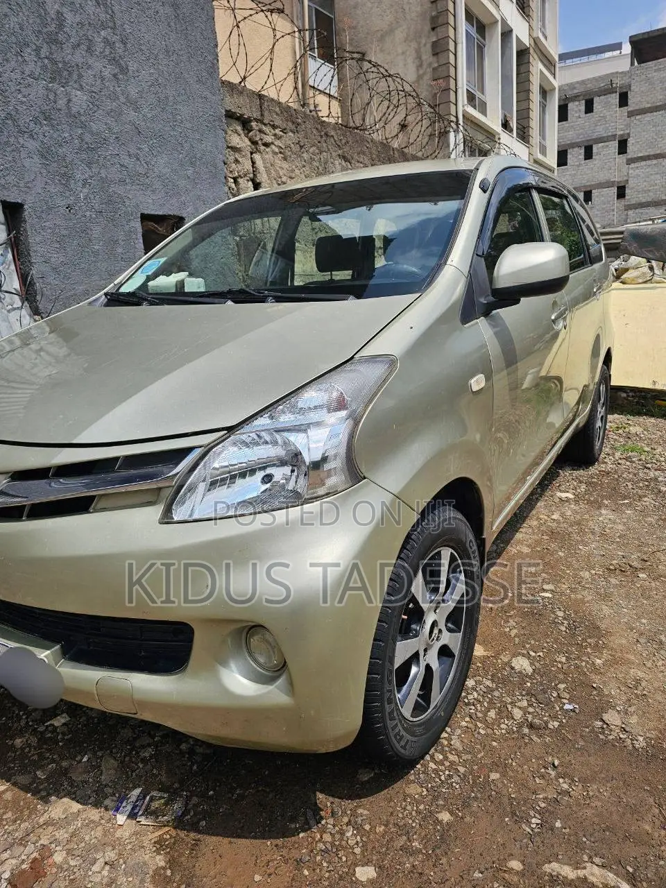 Toyota Avanza 2015 Gold