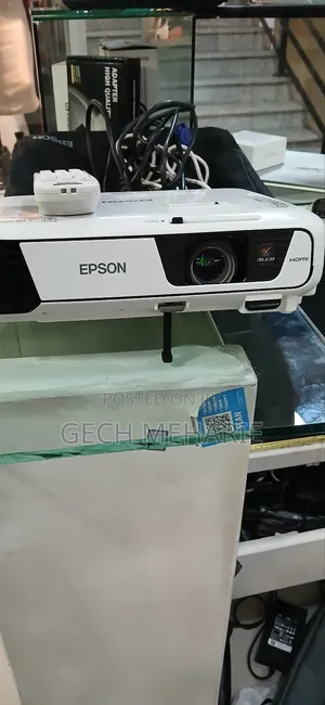 Epson Projector With Remote Model Name: Ebx31