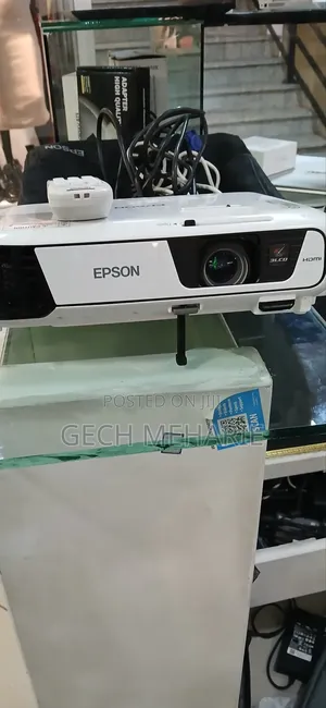 Epson Projector With Remote Model Name: Ebx31