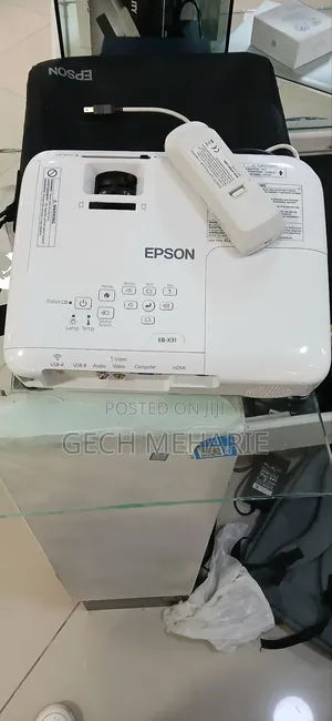 Epson Projector With Remote Model Name: Ebx31