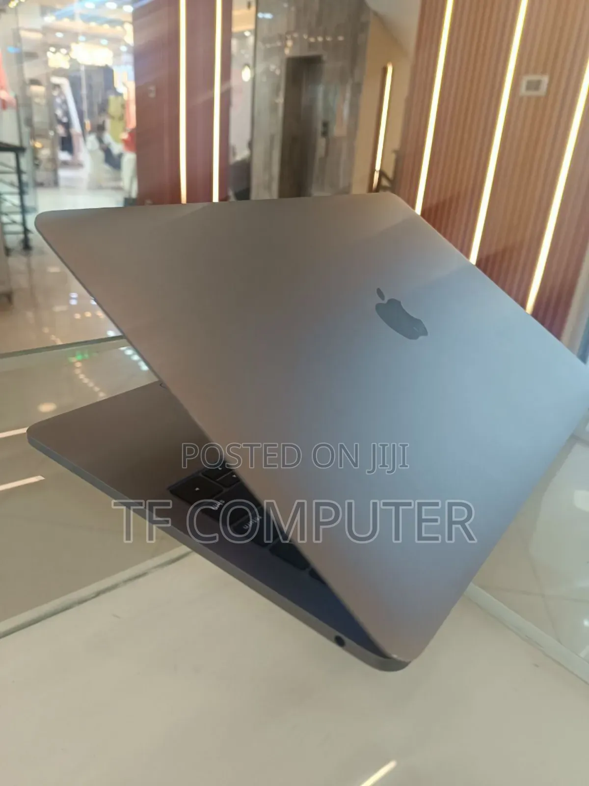 New Laptop Apple MacBook Pro 2019 8GB Intel Core I5 SSD 256GB