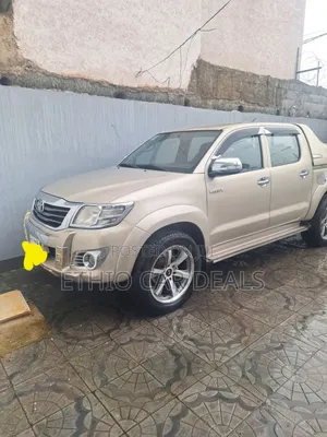 Photo - Toyota Hilux 2014 Pink