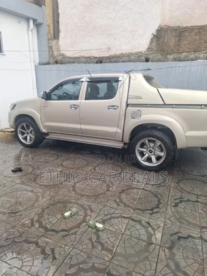 Toyota Hilux 2014 Pink