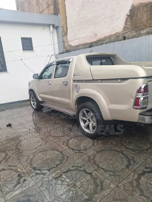 Toyota Hilux 2014 Pink