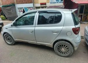 Toyota Vitz 1.0 FWD 5dr 2004 Silver