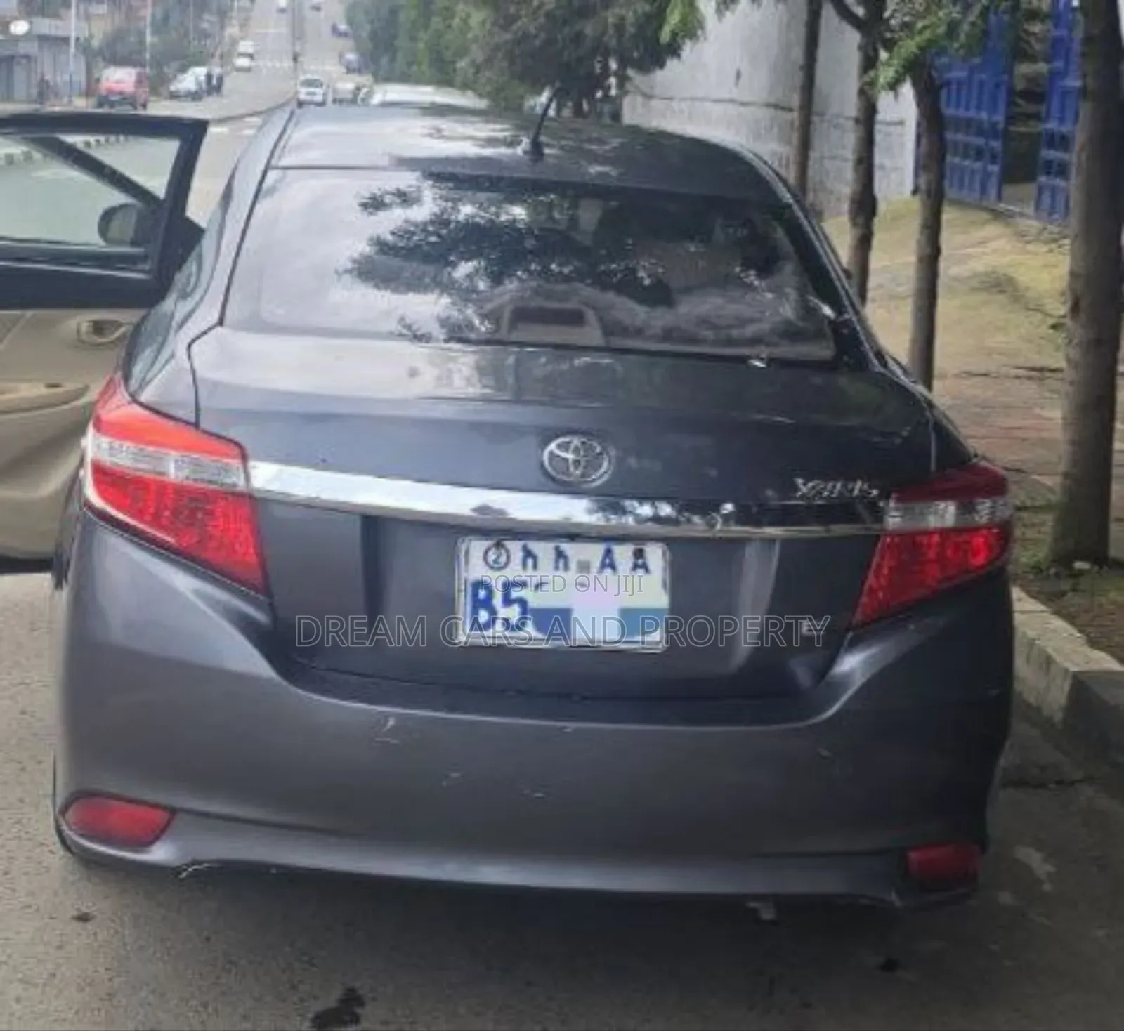 Toyota Yaris LE Hatchback 5dr 2015 Gray