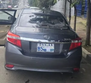 Toyota Yaris LE Hatchback 5dr 2015 Gray