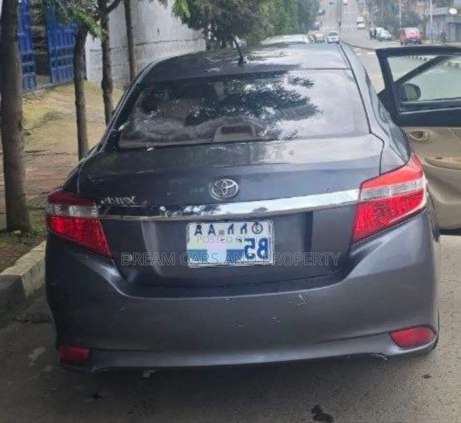 Toyota Yaris LE Hatchback 5dr 2015 Gray