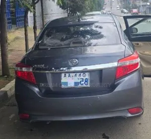 Toyota Yaris LE Hatchback 5dr 2015 Gray