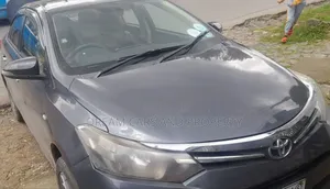 Photo - Toyota Yaris LE Hatchback 5dr 2015 Gray