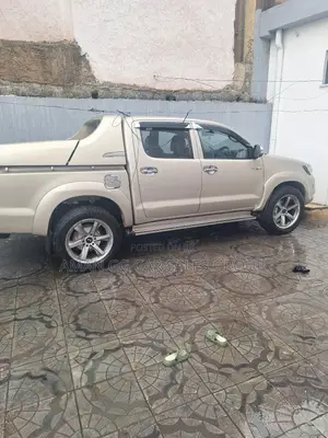 Toyota Hilux 2015 Gray