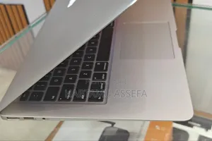 New Laptop Apple MacBook Pro 2017 8GB Intel Core I5 SSD 256GB