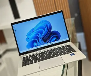 New Laptop HP EliteBook 830 G8 16GB Intel Core I7 SSD 512GB