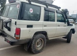 Toyota Land Cruiser 2015 White