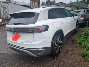 Photo - Volkswagen ID.6 2023 White