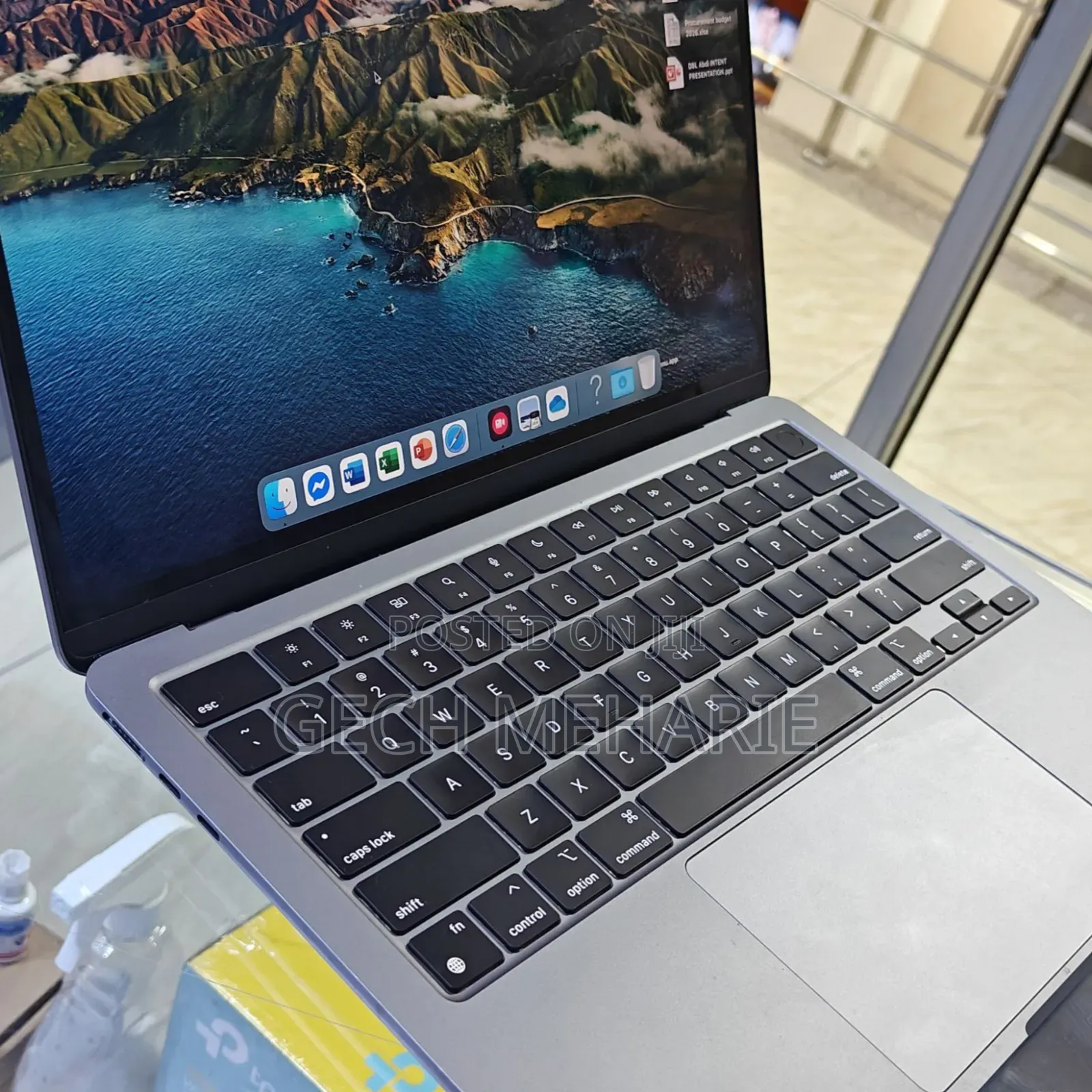 New Laptop Apple MacBook Air 2022 M2 8GB Apple M2 SSD 512GB