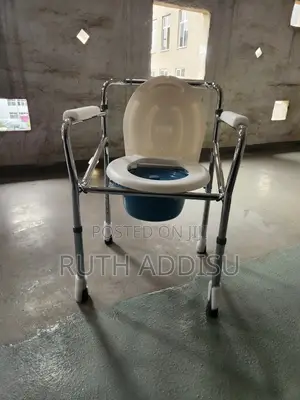 Commode Chair庫房toilet Seat Chair盞我commode Chair嵾我commode Chair New