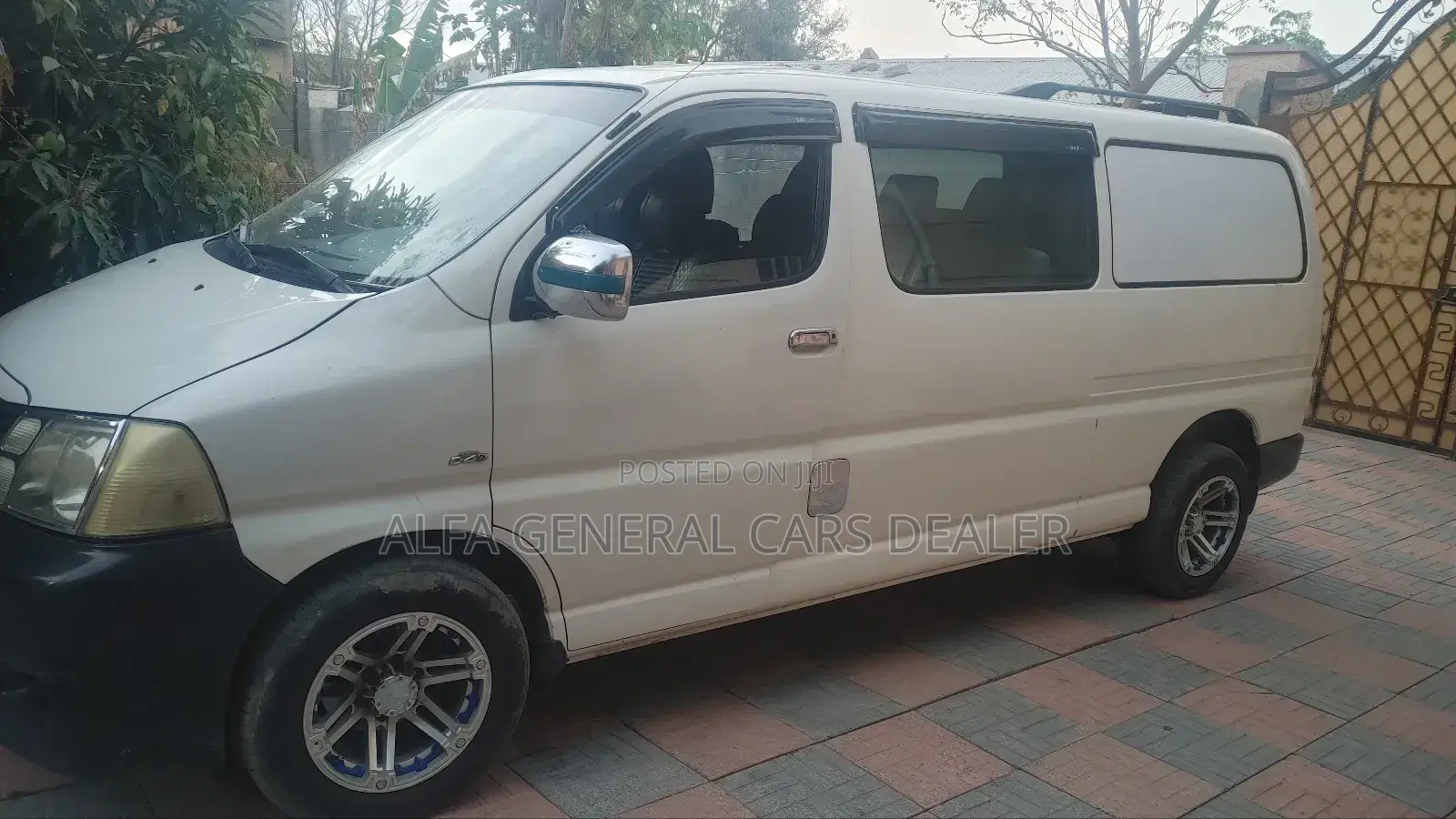 Toyota HiAce 2007 White