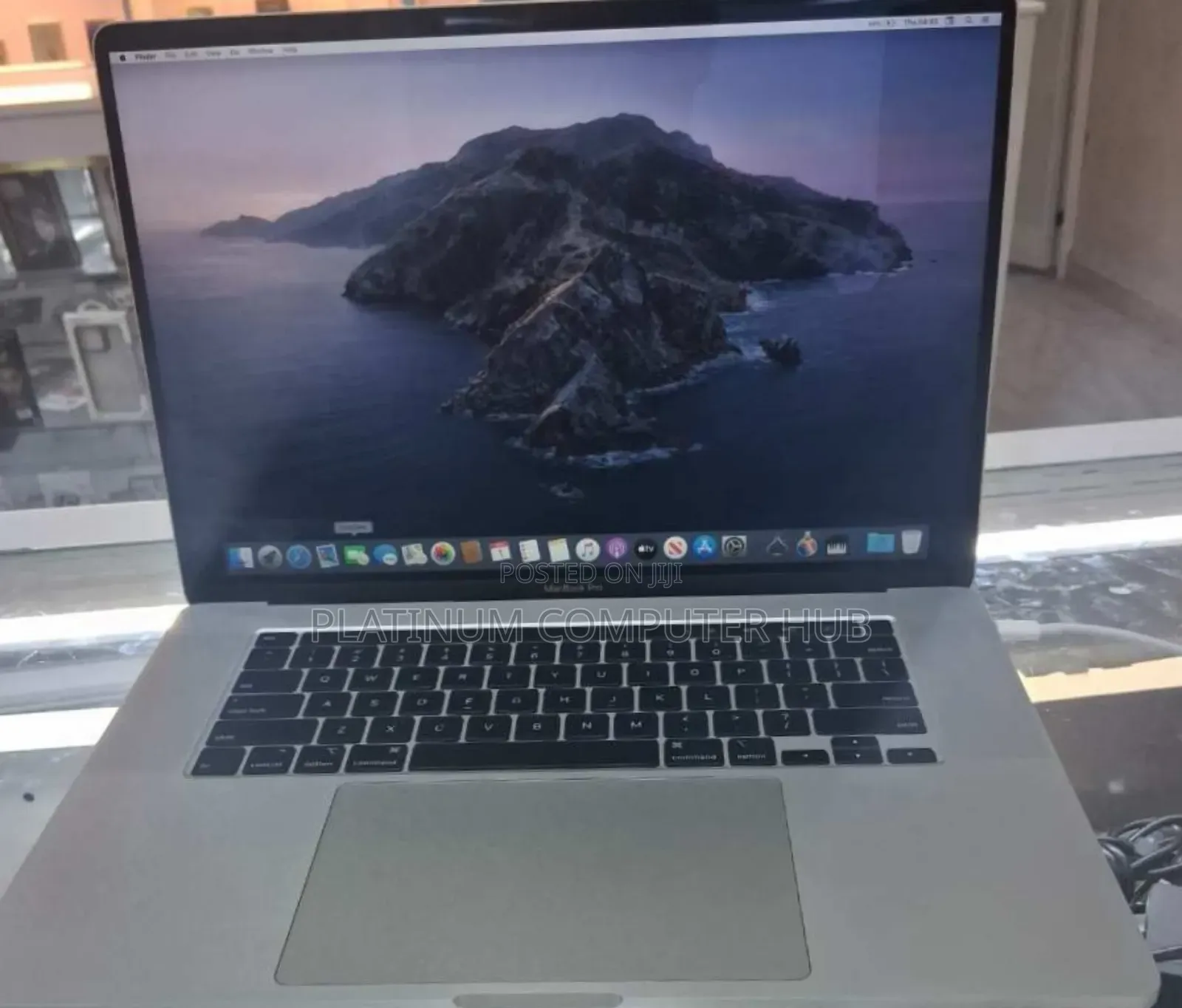 New Laptop Apple MacBook Air 2022 M2 8GB Apple M2 SSD 256GB