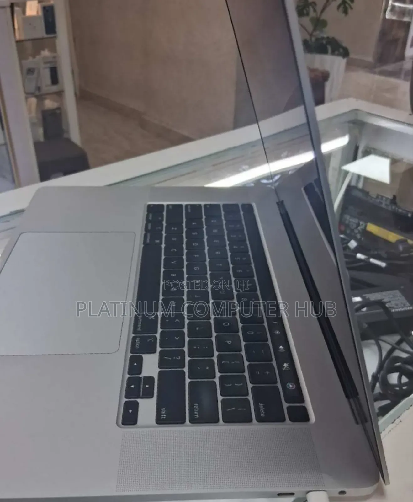 New Laptop Apple MacBook Air 2022 M2 8GB Apple M2 SSD 256GB