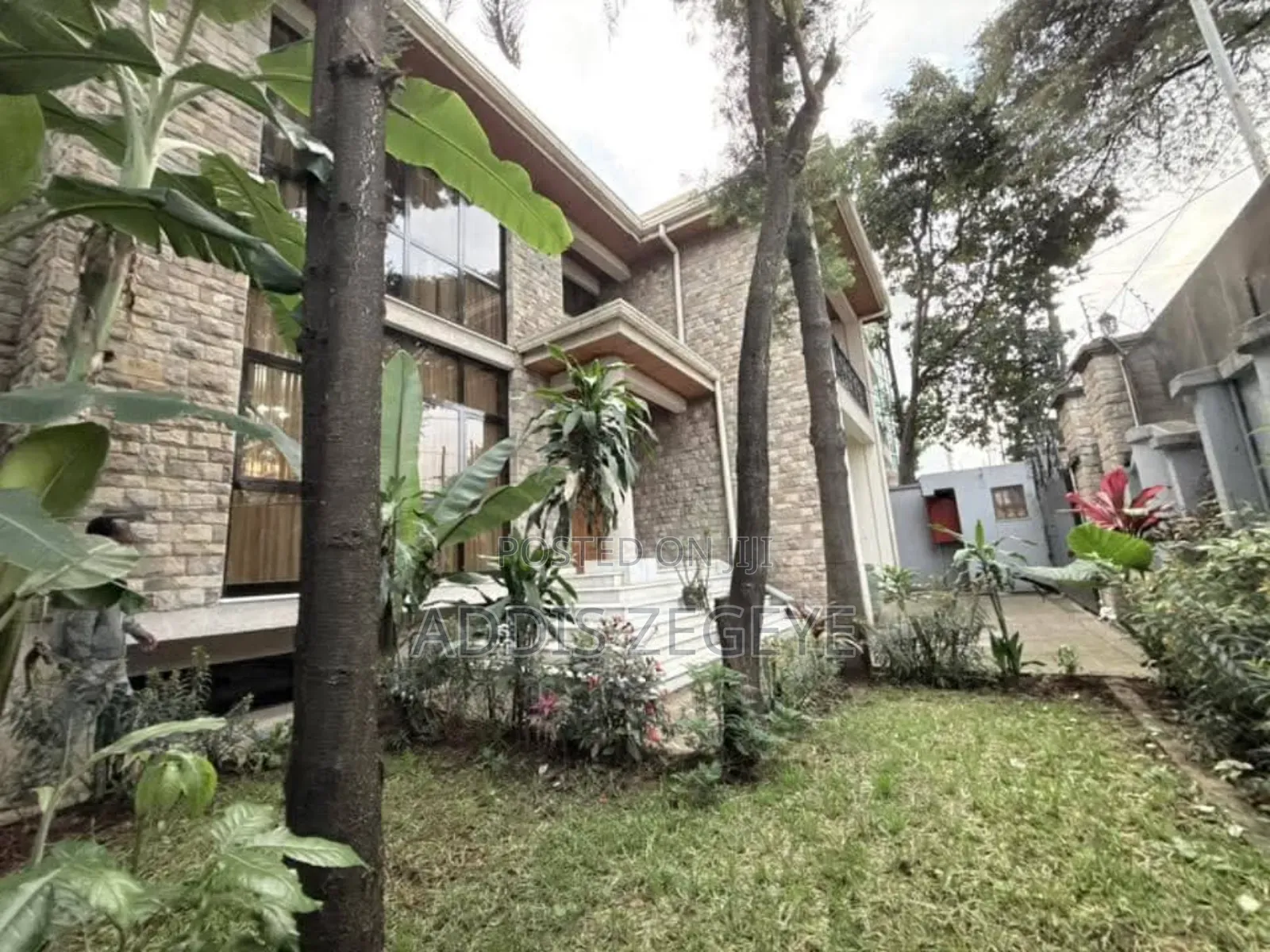 5bdrm House in Private, Bole for rent