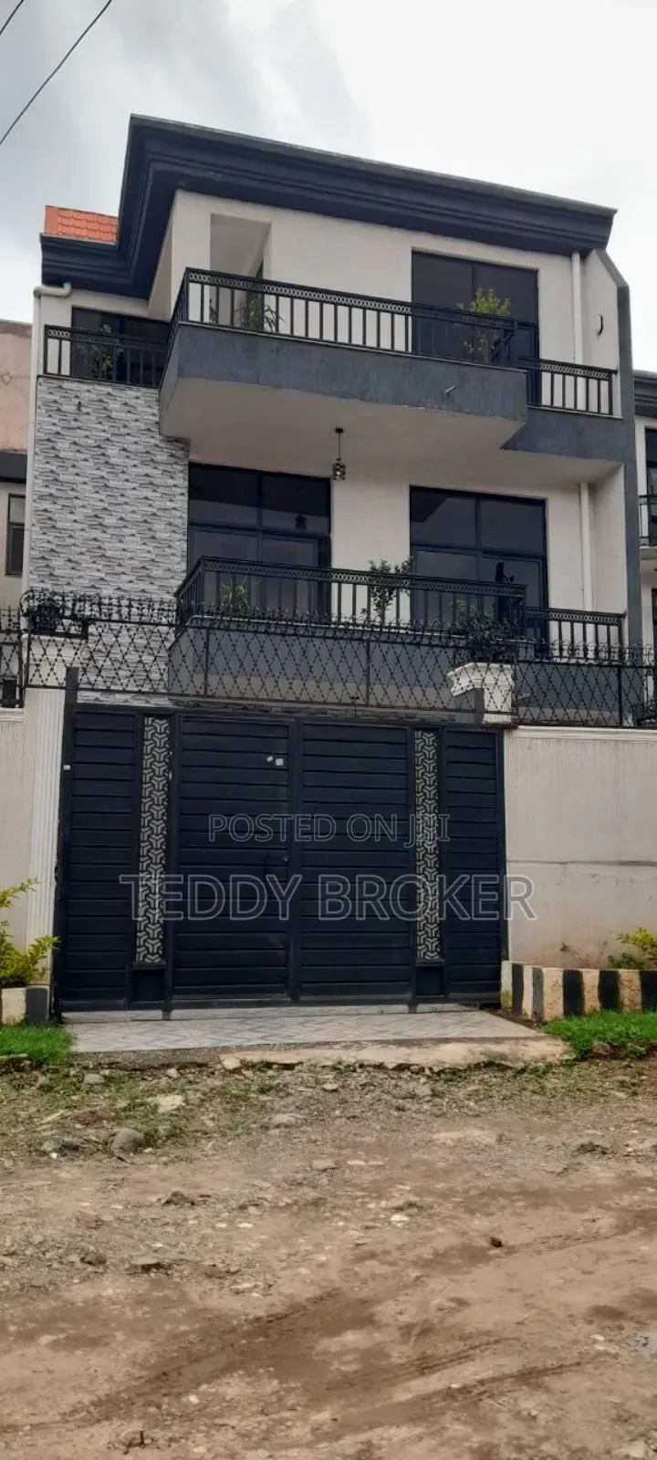 8bdrm House in Bole for sale