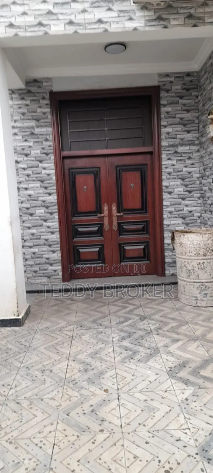 8bdrm House in Bole for sale
