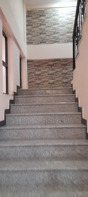 8bdrm House in Bole for sale